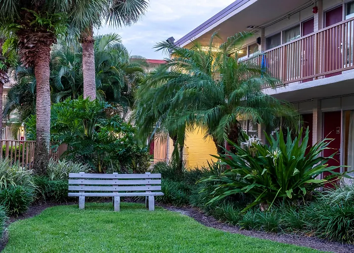 Red Roof Inn Plus+ & Suites Naples Downtown-5Th Ave S
