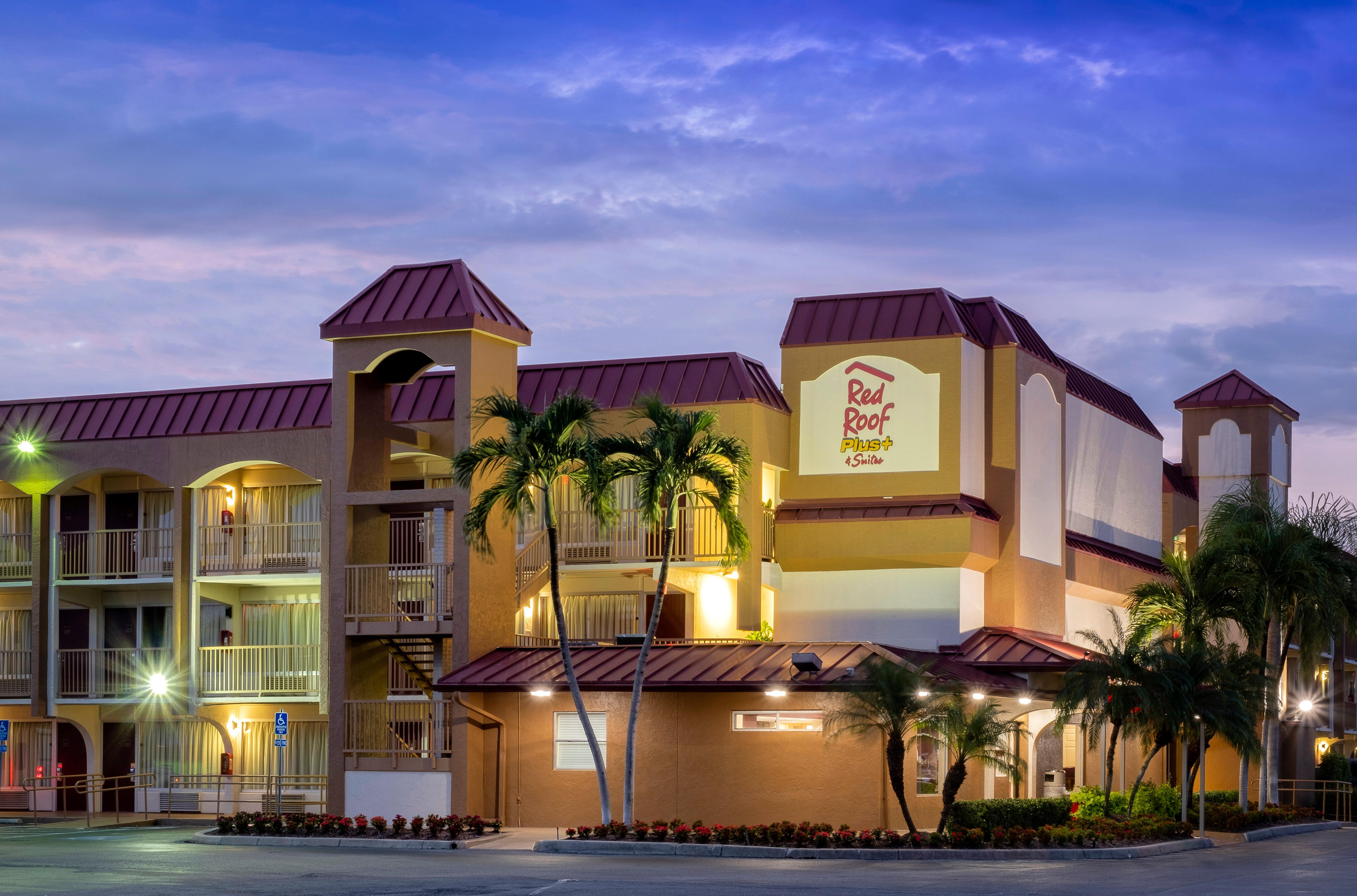 Red Roof Plus+ & Downtown-5th Ave S North Naples