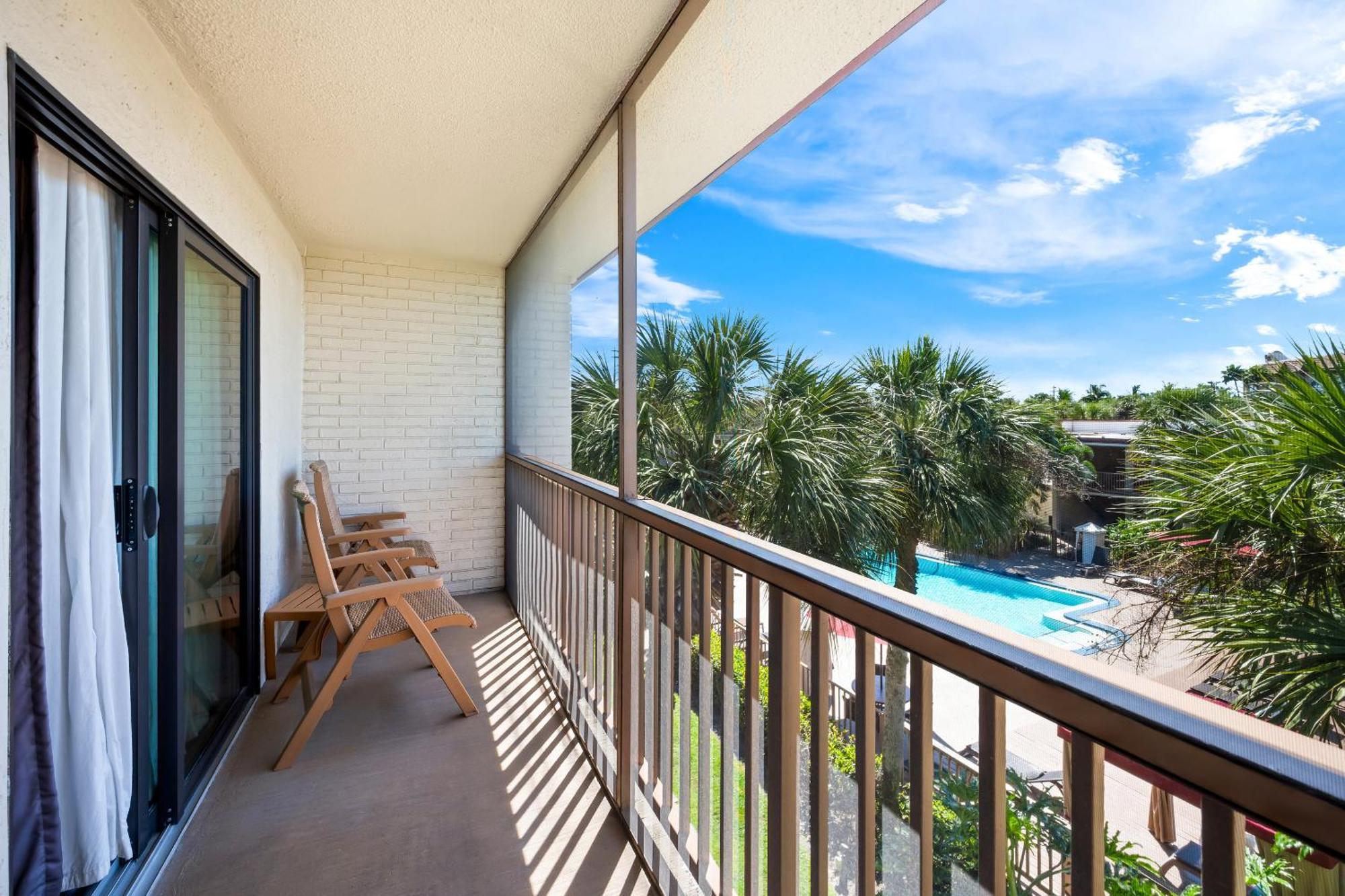 Red Roof Plus+ & Downtown-5th Ave S Hotel North Naples