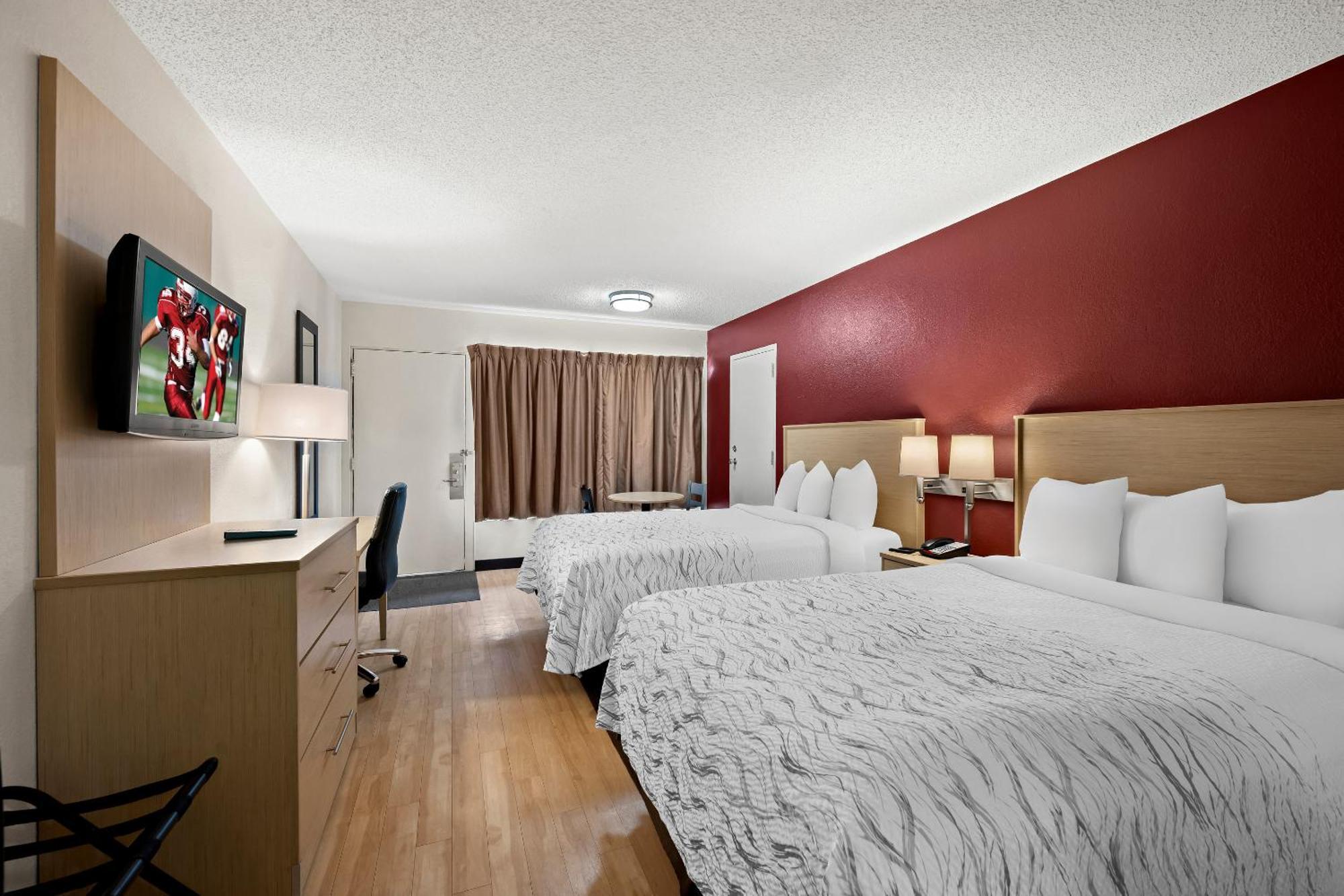 Red Roof Plus+ & Downtown-5th Ave S 3* North Naples