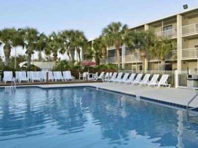 Hotel Red Roof Plus+ & Downtown-5th Ave S North Naples