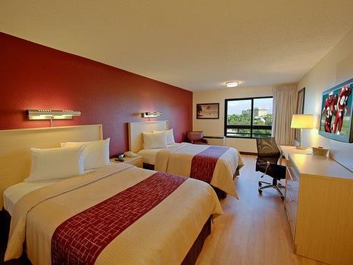 Red Roof Plus+ & Downtown-5th Ave S Hotel 3*