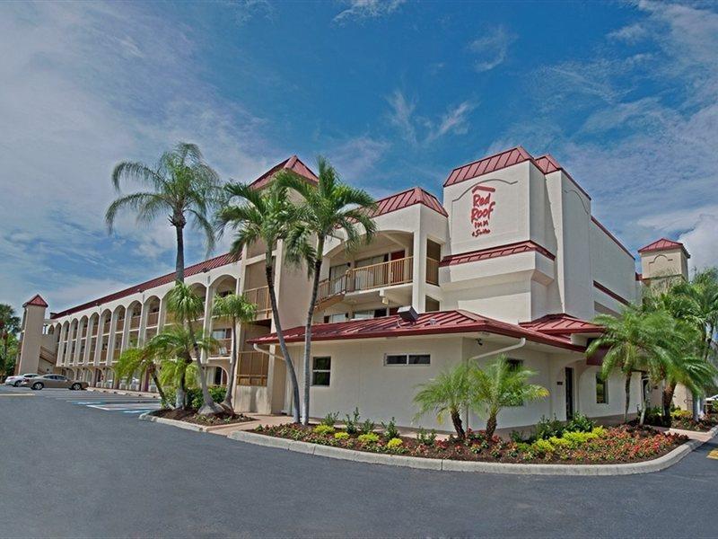 Hotel Red Roof Plus+ & Downtown-5th Ave S North Naples