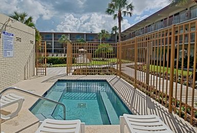 Red Roof Plus+ & Downtown-5th Ave S 3* North Naples