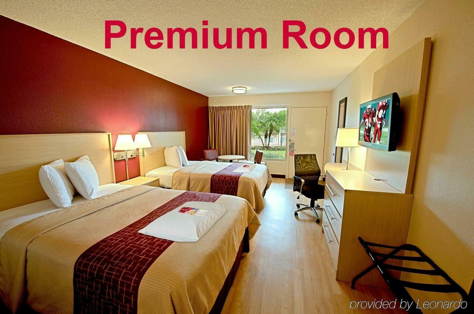 Red Roof Plus+ & Downtown-5th Ave S Hotel 3*