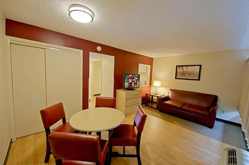 Red Roof Plus+ & Downtown-5th Ave S Hotel 3*